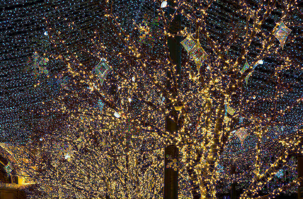 Гирлянды стали неотъемлемой частью современного дизайна