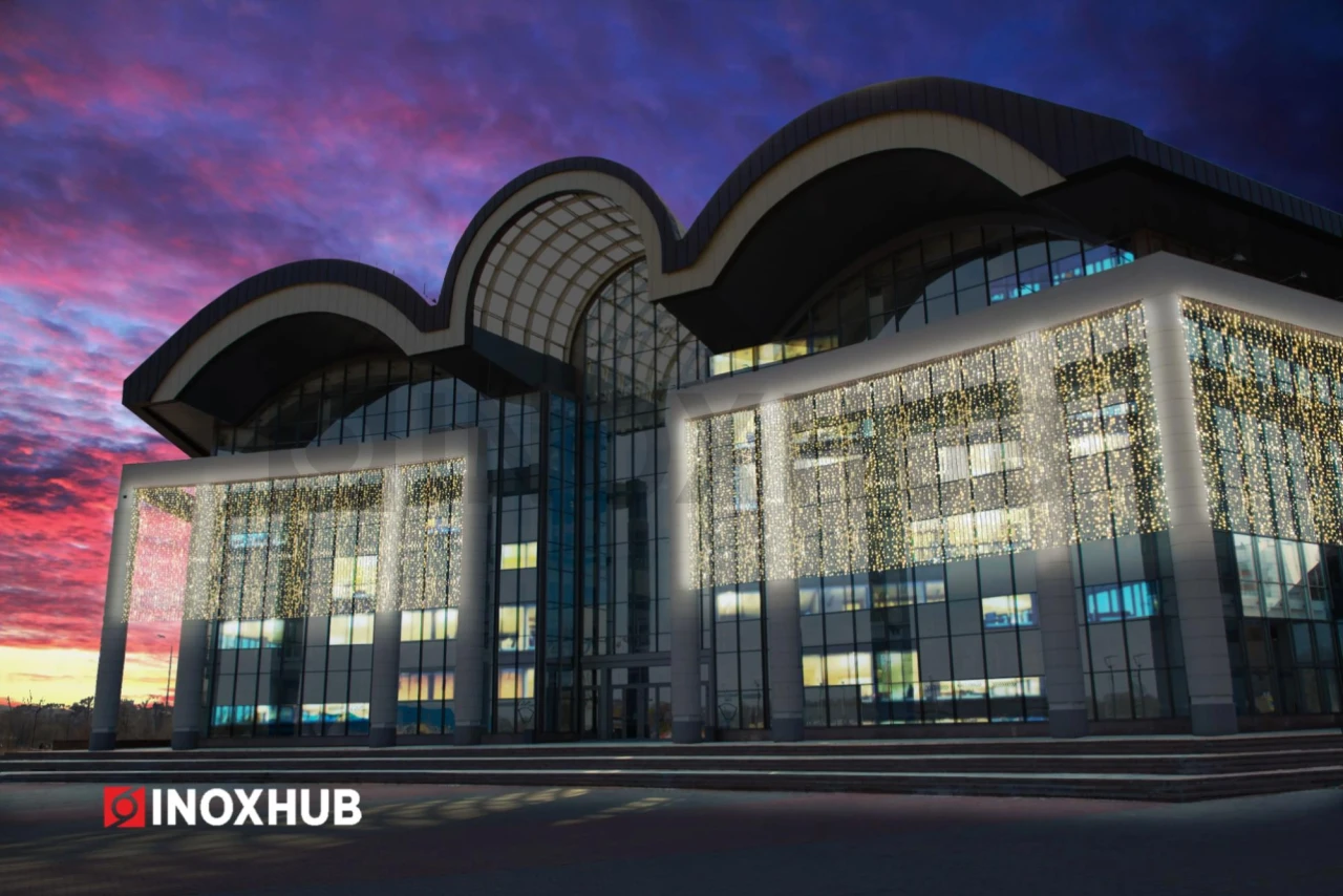 Гирлянда Занавес INOXHUB 2×6м, 1000 LED, 220В, IP65, черная резина 2.3мм, ТЕПЛЫЙ БЕЛЫЙ фото Иноксхаб