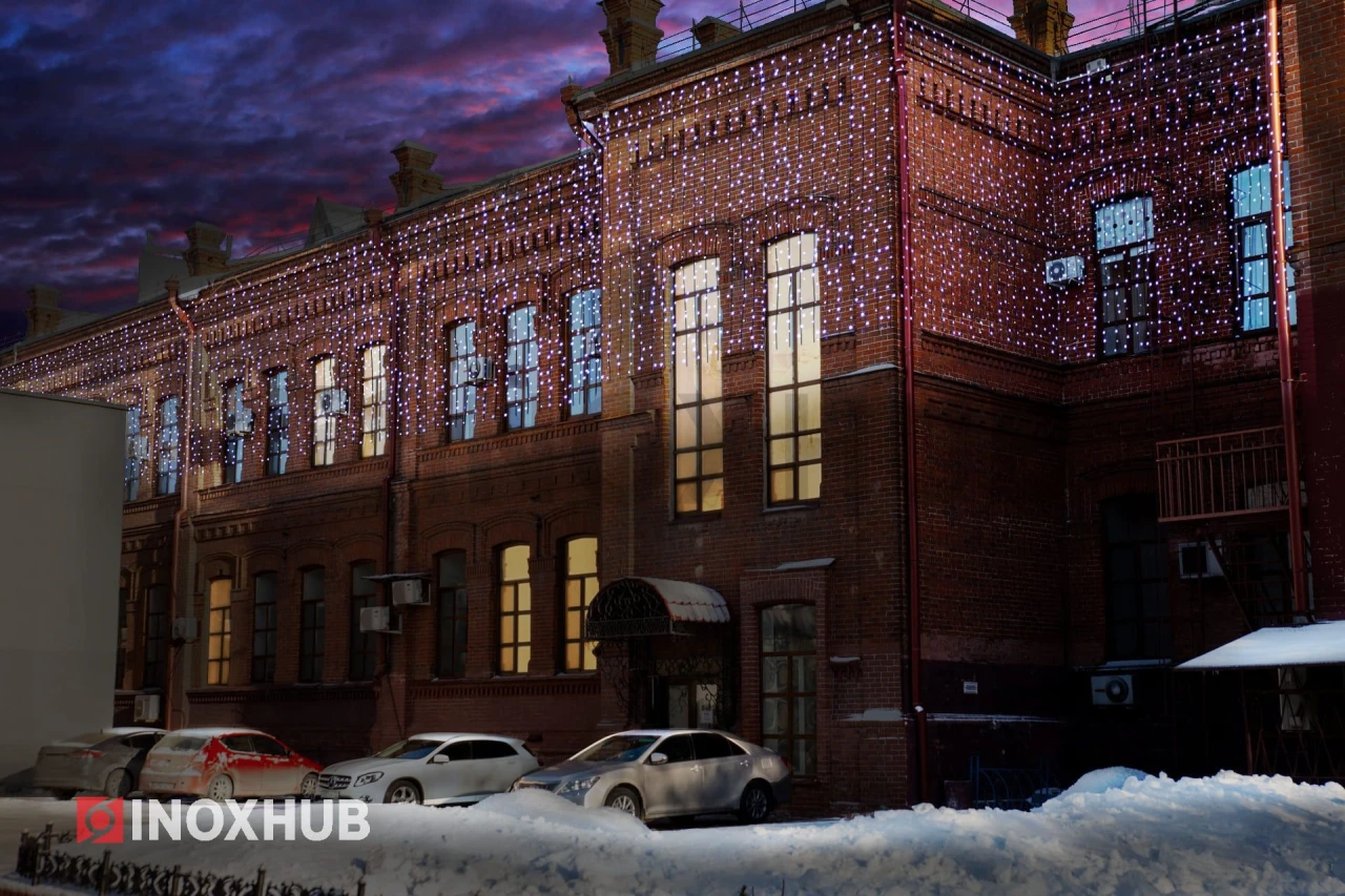 Гирлянда Занавес INOXHUB 2×3м, 600 LED, 220В, IP65, черная резина 2.3мм, БЕЛЫЙ фото Иноксхаб